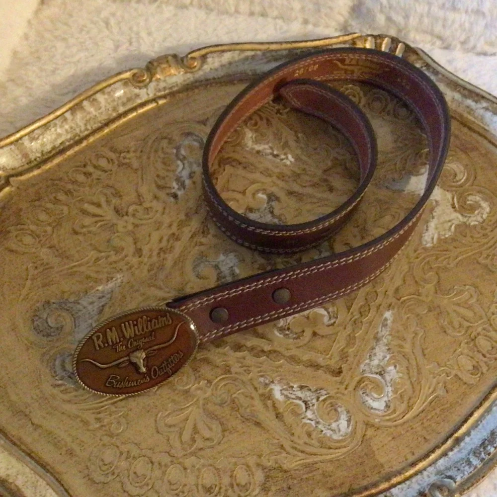 R. M. Williams The Original Bushman’s Outfitters Leather Belt & Signature Buckle